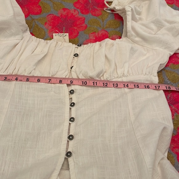 Adorable! Free People, empire waist cotton, button front blouse. Lovely drape. - Picture 10 of 12